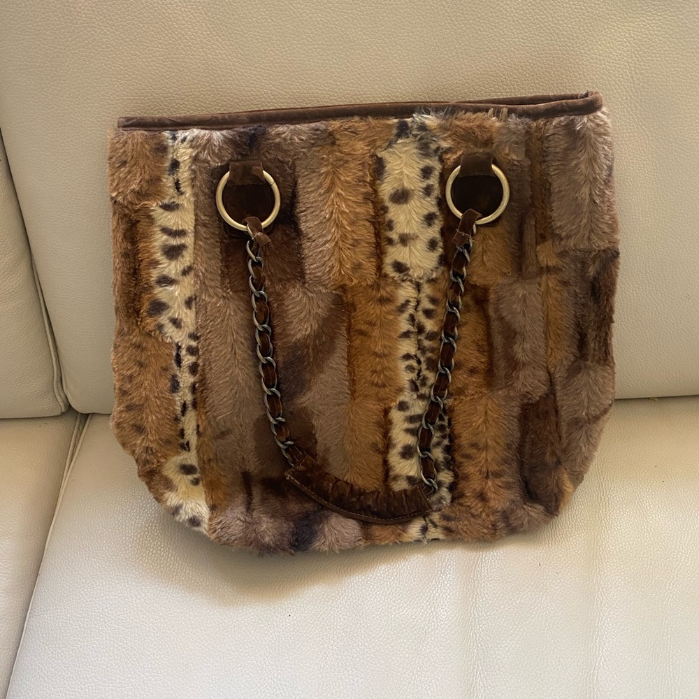 Faux fur 14x16 suede and velvet chain Handel.